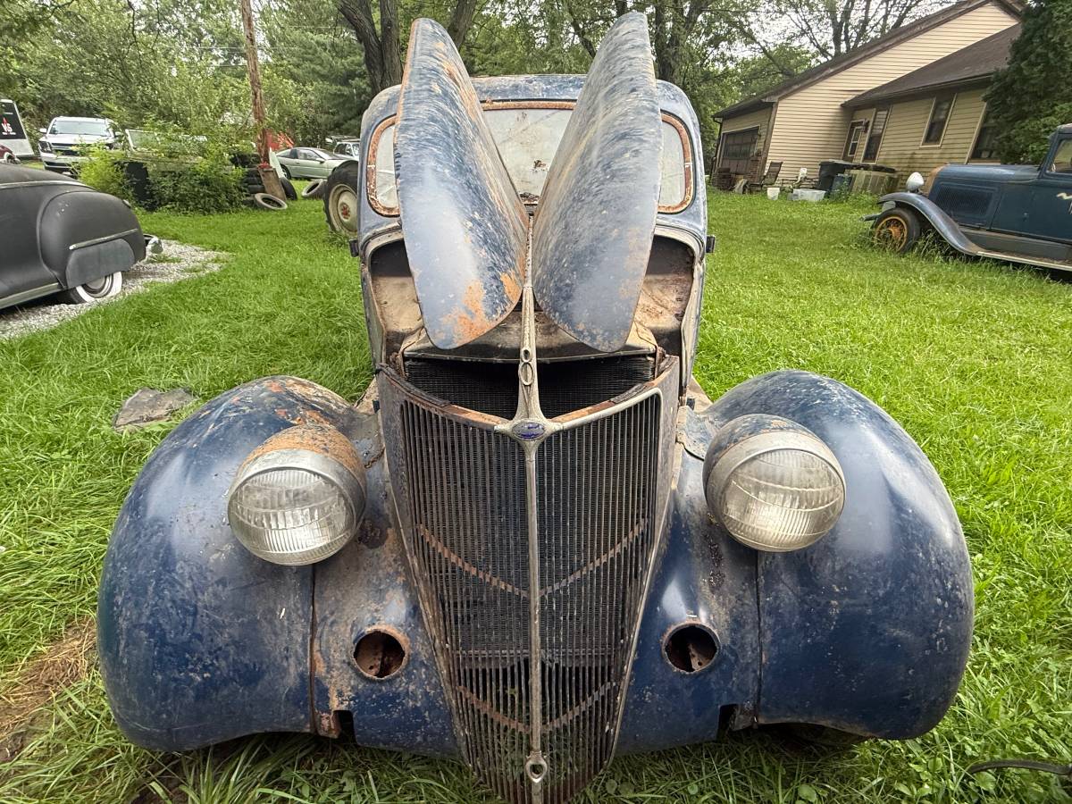 Ford-2-door-sedan-model-68-1936-blue-12
