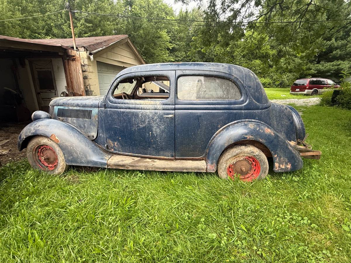 Ford-2-door-sedan-model-68-1936-blue-3