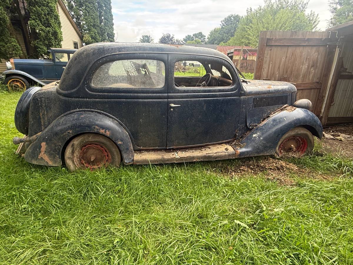 Ford-2-door-sedan-model-68-1936-blue-8