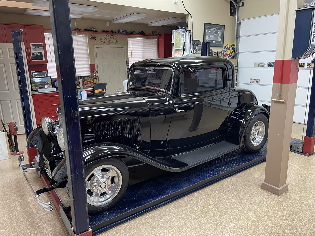 Ford-2-dr-coupe-1932-Black-Gray-16