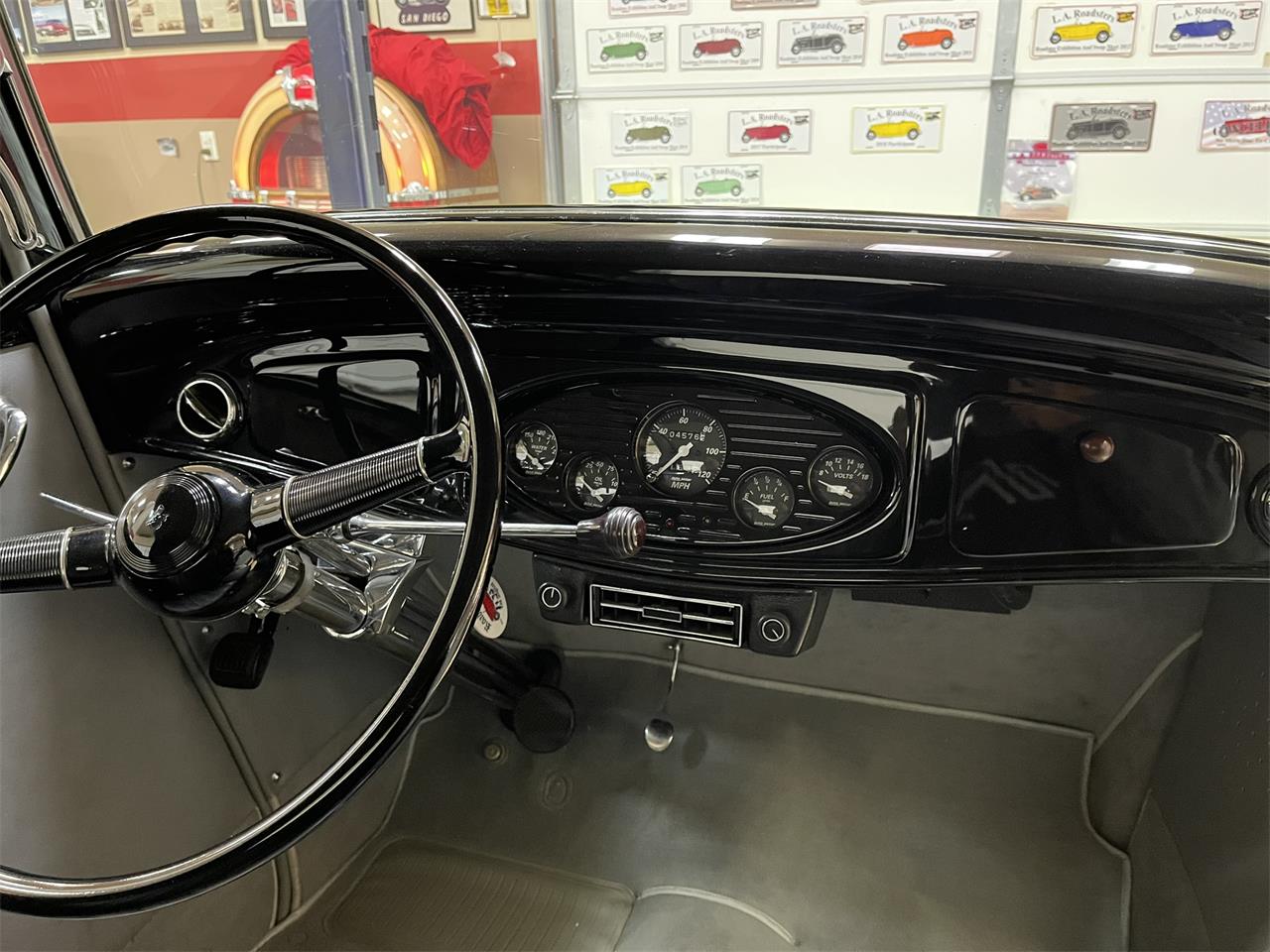 Ford-2-dr-coupe-1932-Black-Gray-23