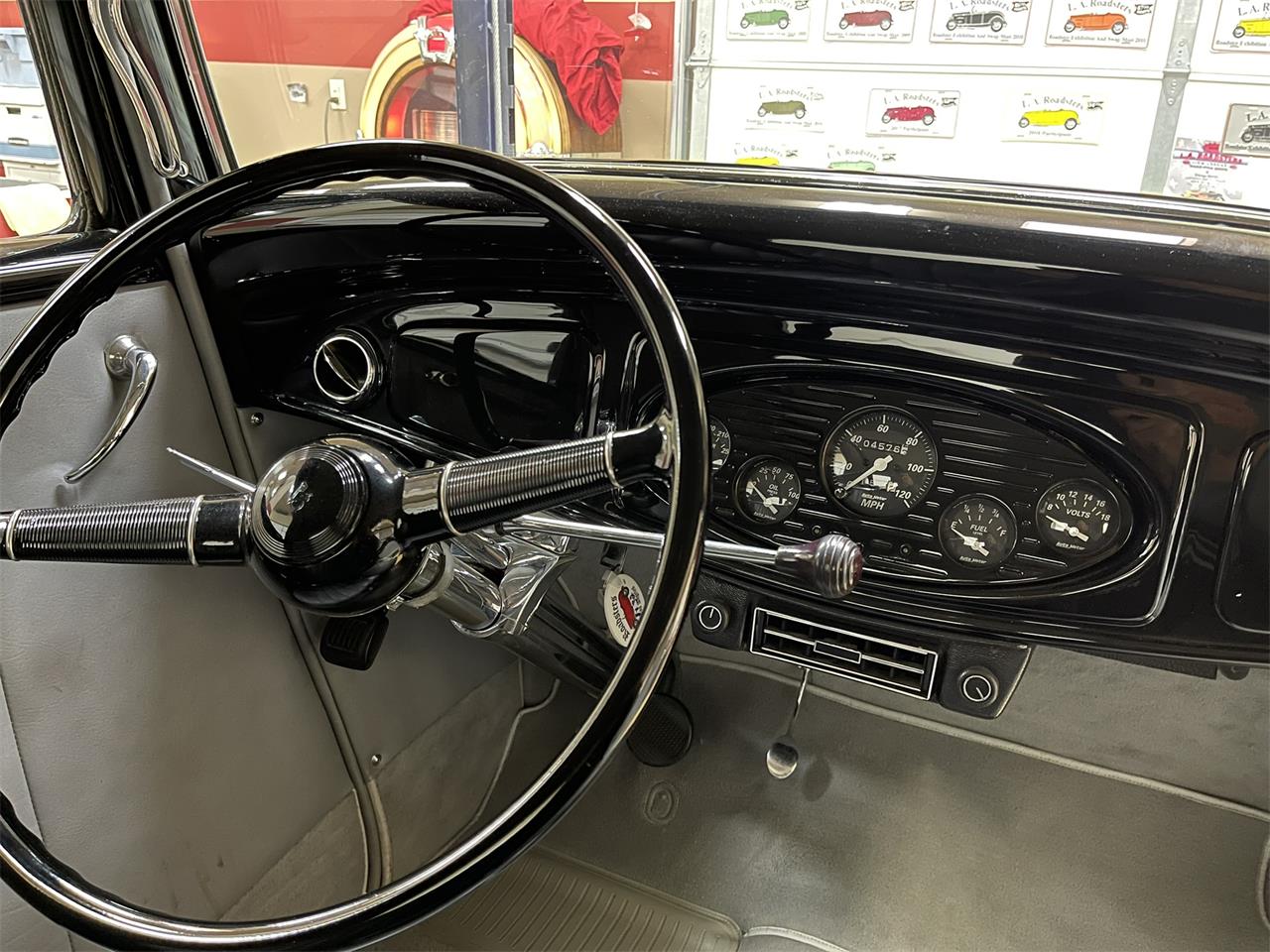 Ford-2-dr-coupe-1932-Black-Gray-24
