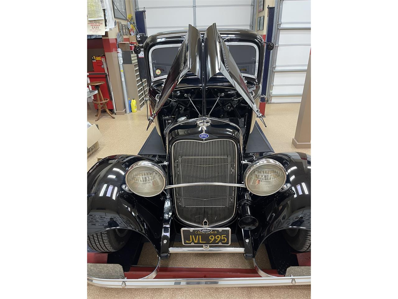 Ford-2-dr-coupe-1932-Black-Gray-29