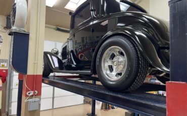 Ford-2-dr-coupe-1932-Black-Gray-32