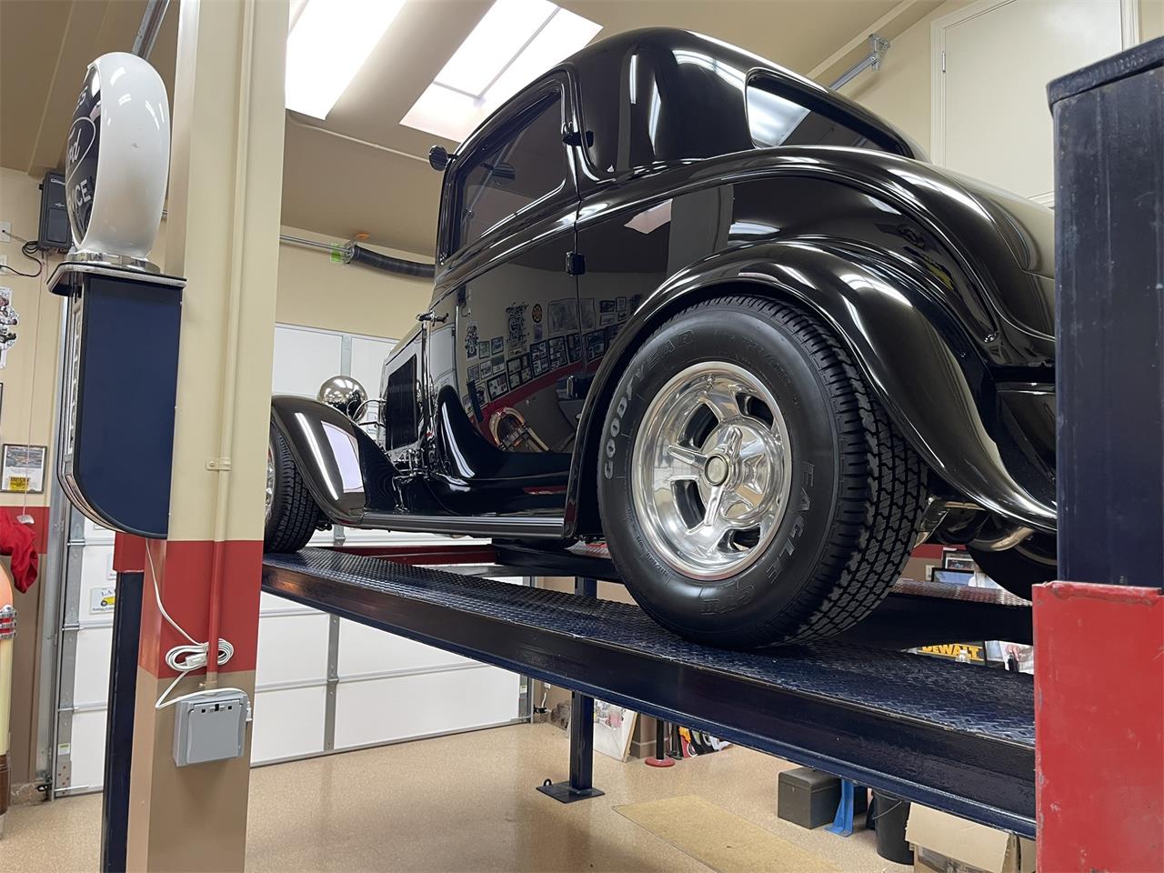 Ford-2-dr-coupe-1932-Black-Gray-32