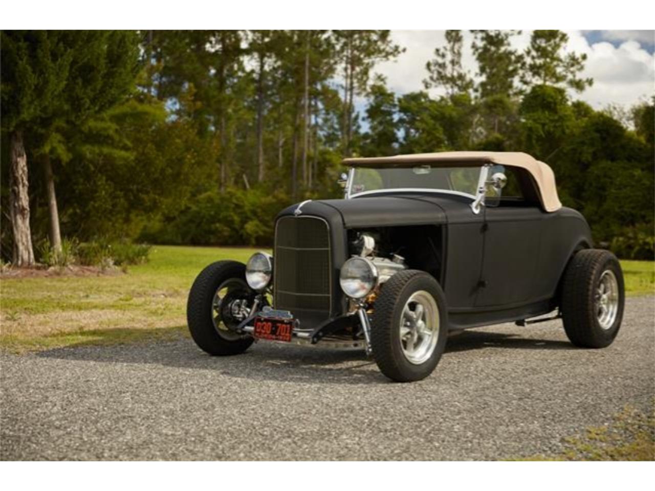 Ford-2-dr-coupe-1932-Black-Tan-2