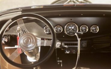 Ford-2-dr-coupe-1932-Black-Tan-7