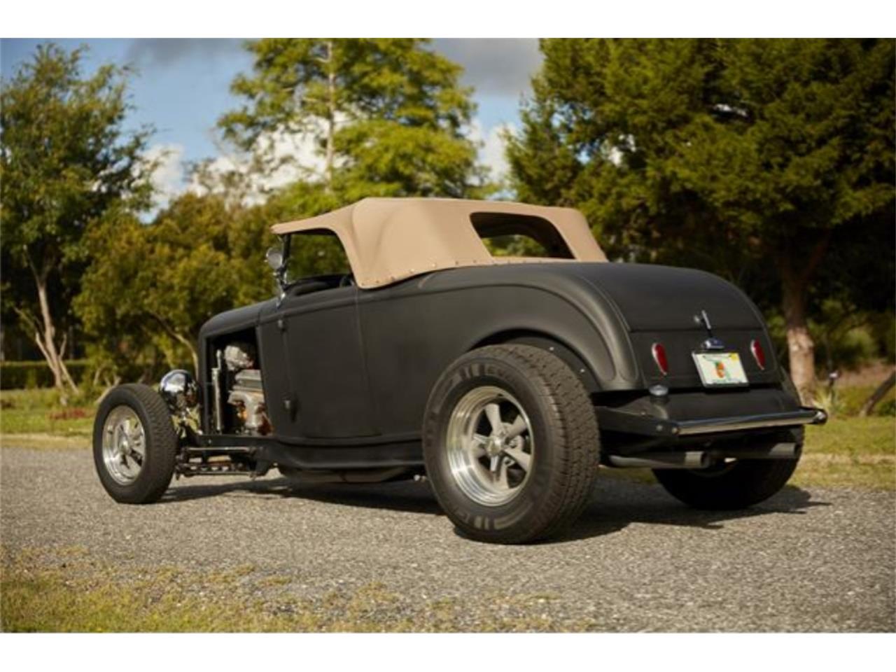 Ford-2-dr-coupe-1932-Black-Tan