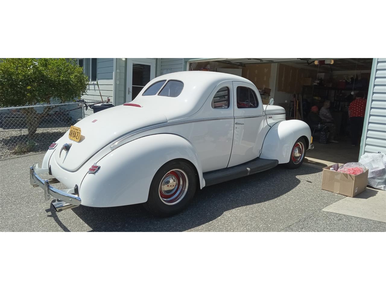 Ford-2-dr-coupe-1940-WHITE-RED-1