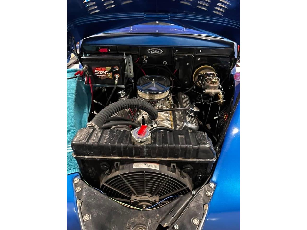 Ford-2-dr-coupe-1941-Blue-White-9