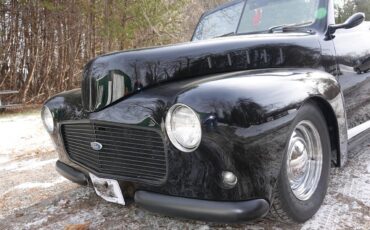 Ford-2-dr-coupe-1947-Black-Red-Vinyl-5