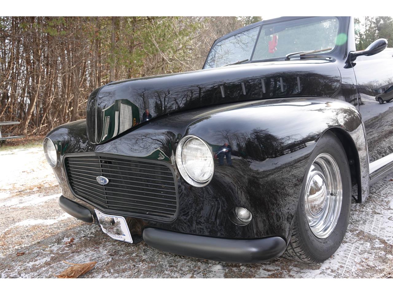 Ford-2-dr-coupe-1947-Black-Red-Vinyl-5