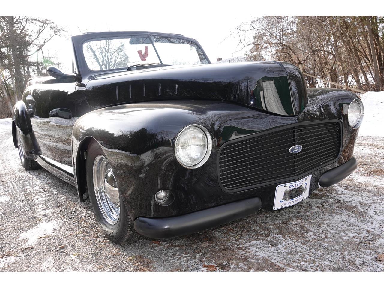 Ford-2-dr-coupe-1947-Black-Red-Vinyl-6