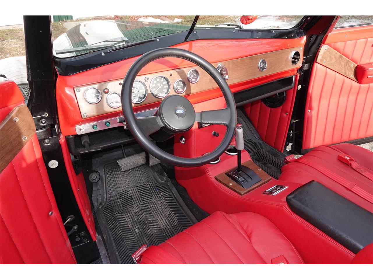 Ford-2-dr-coupe-1947-Black-Red-Vinyl-7