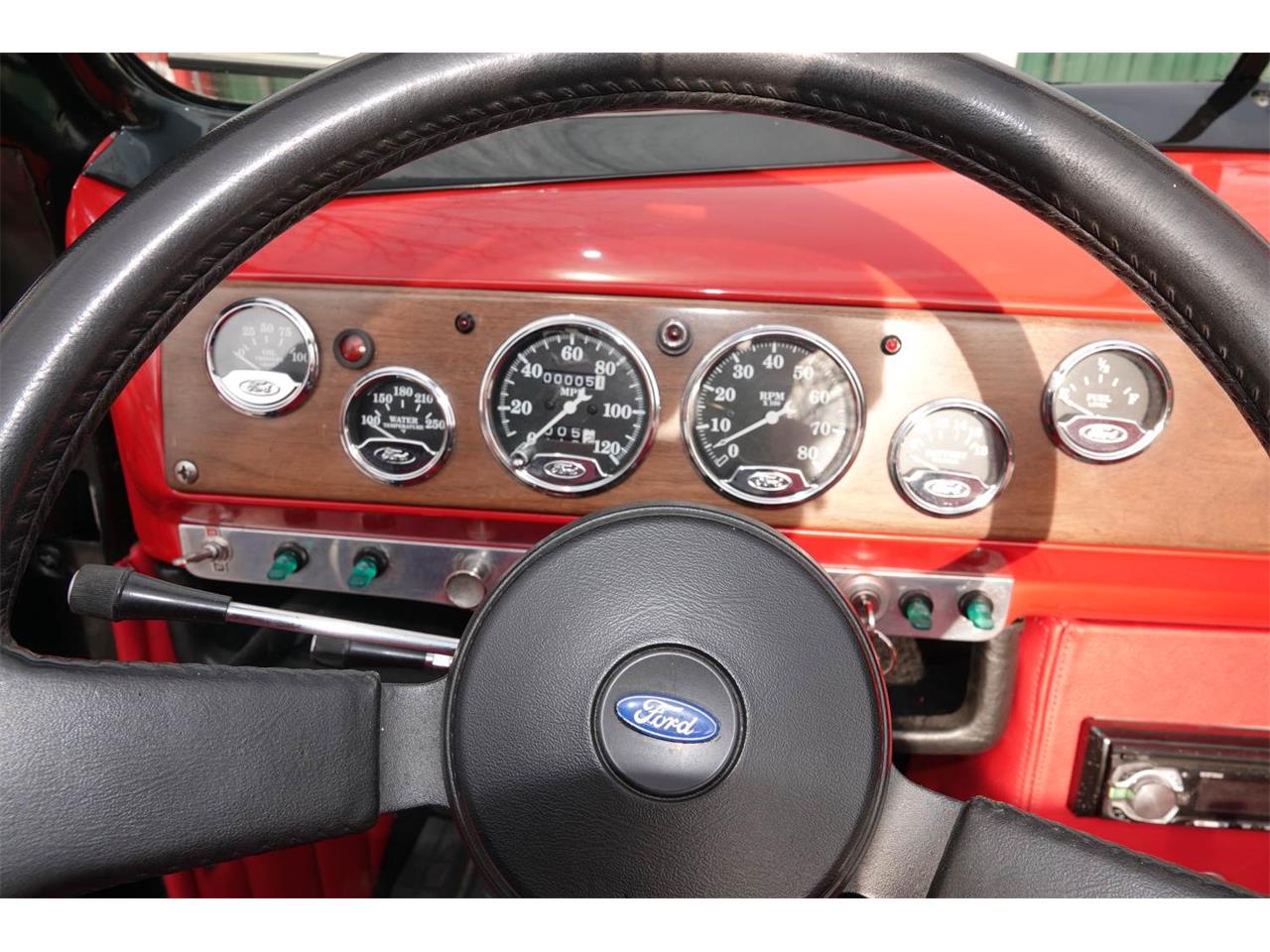 Ford-2-dr-coupe-1947-Black-Red-Vinyl-8