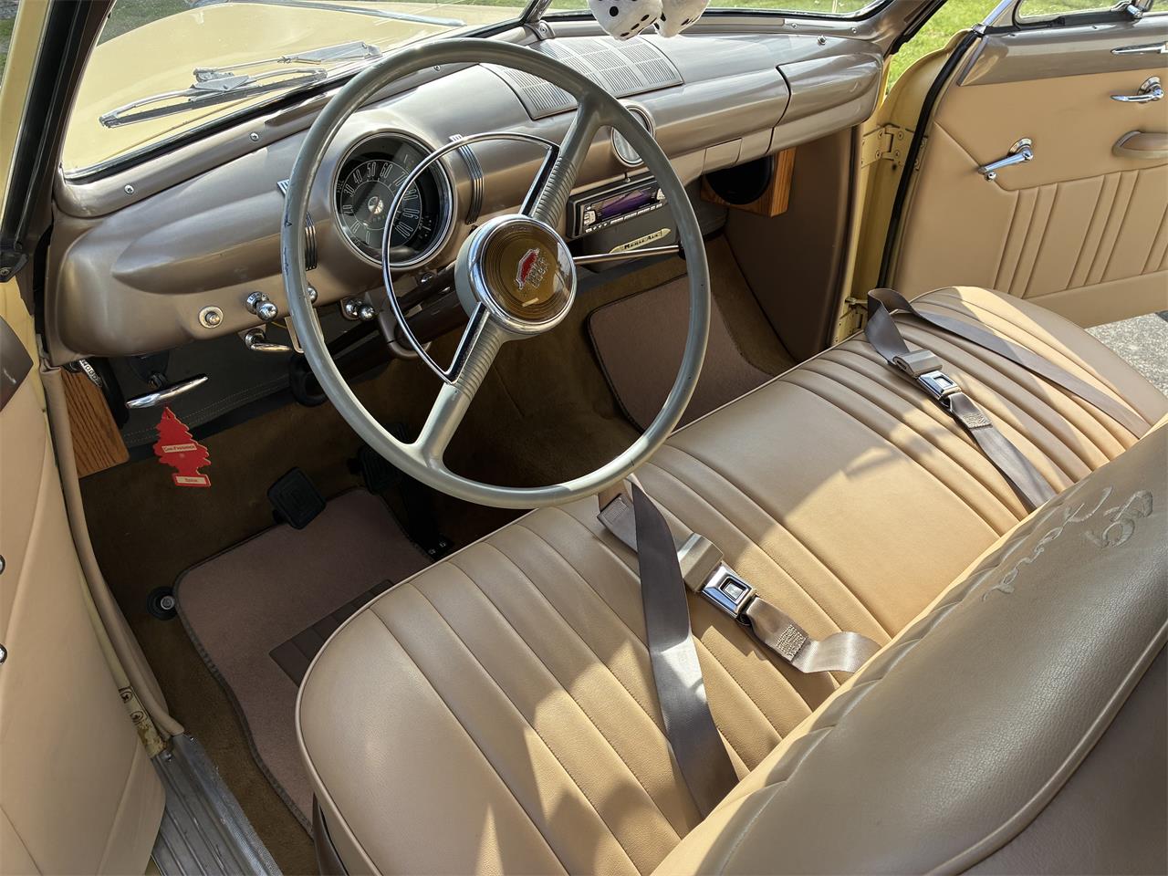 Ford-2-dr-coupe-1949-Mia-Mi-Cream-Tan-14