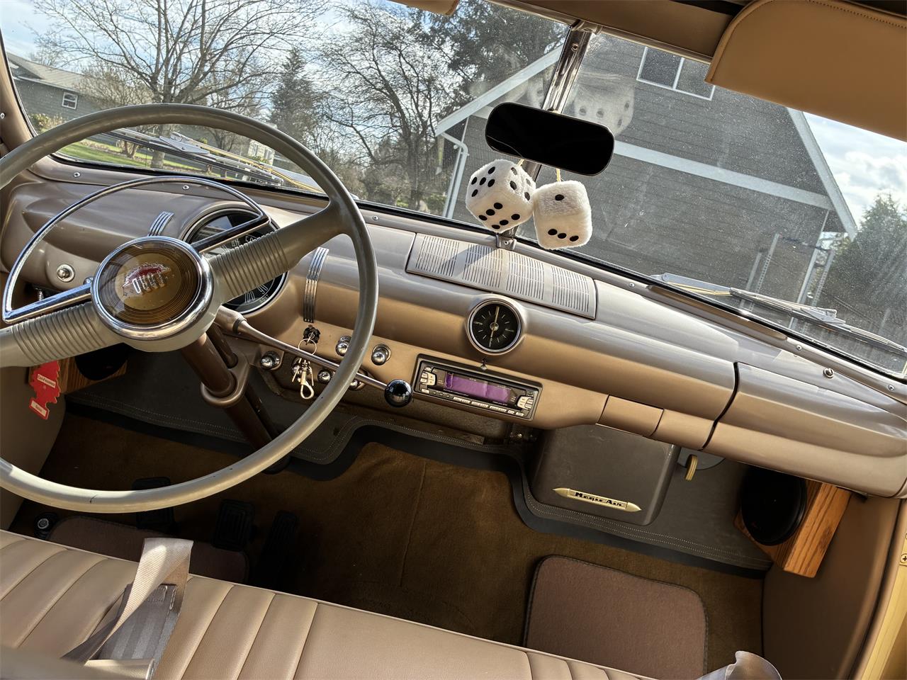Ford-2-dr-coupe-1949-Mia-Mi-Cream-Tan-18