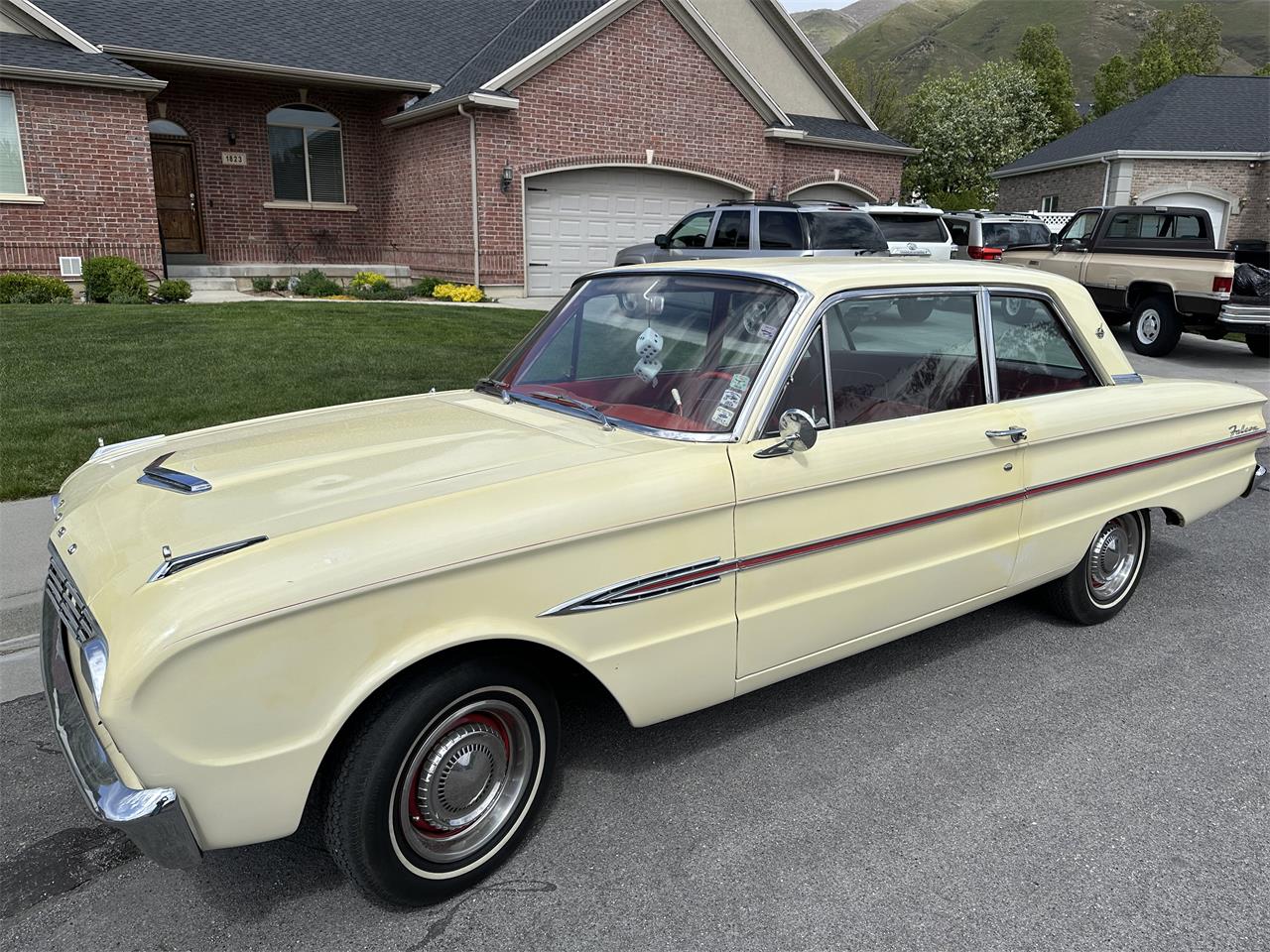 Ford-2-dr-coupe-1963-Yellow-Red-1