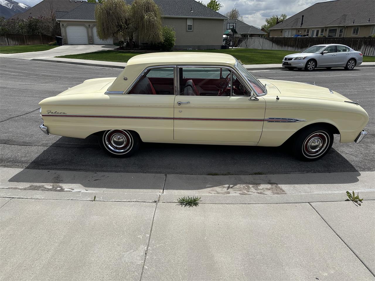 Ford-2-dr-coupe-1963-Yellow-Red-3