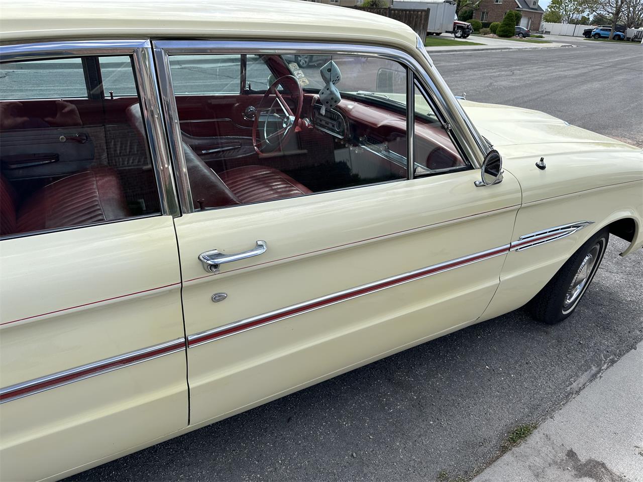 Ford-2-dr-coupe-1963-Yellow-Red-5