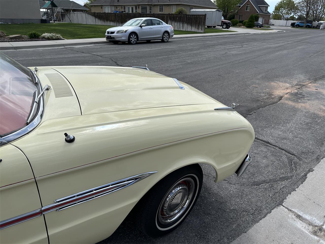 Ford-2-dr-coupe-1963-Yellow-Red-8