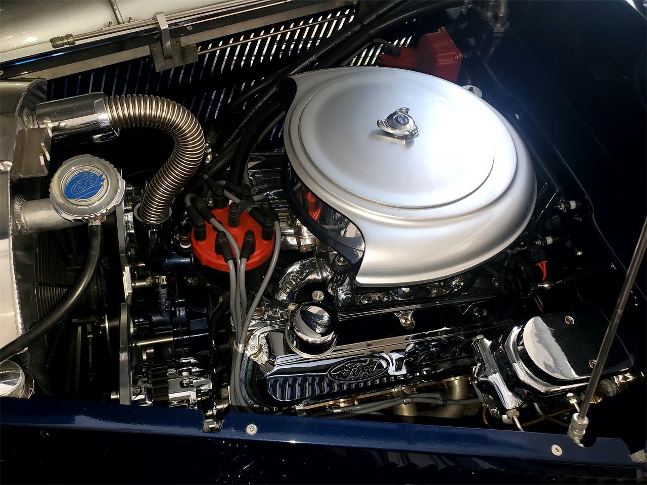 Ford-2-dr-sedan-1933-Blue-amp-Silver-Light-gray-11