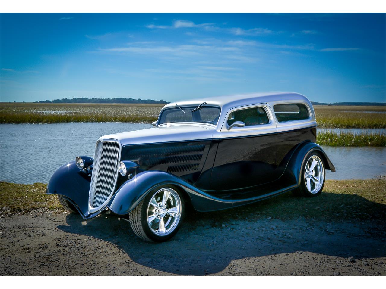Ford-2-dr-sedan-1933-Blue-amp-Silver-Light-gray