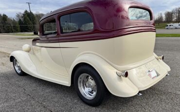 Ford-2-dr-sedan-1933-Maroon-and-cream-Maroon-and-cream-1