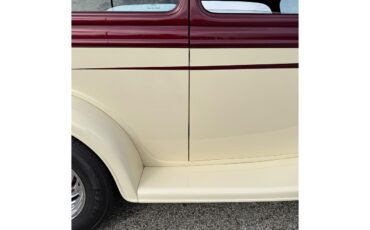Ford-2-dr-sedan-1933-Maroon-and-cream-Maroon-and-cream-13
