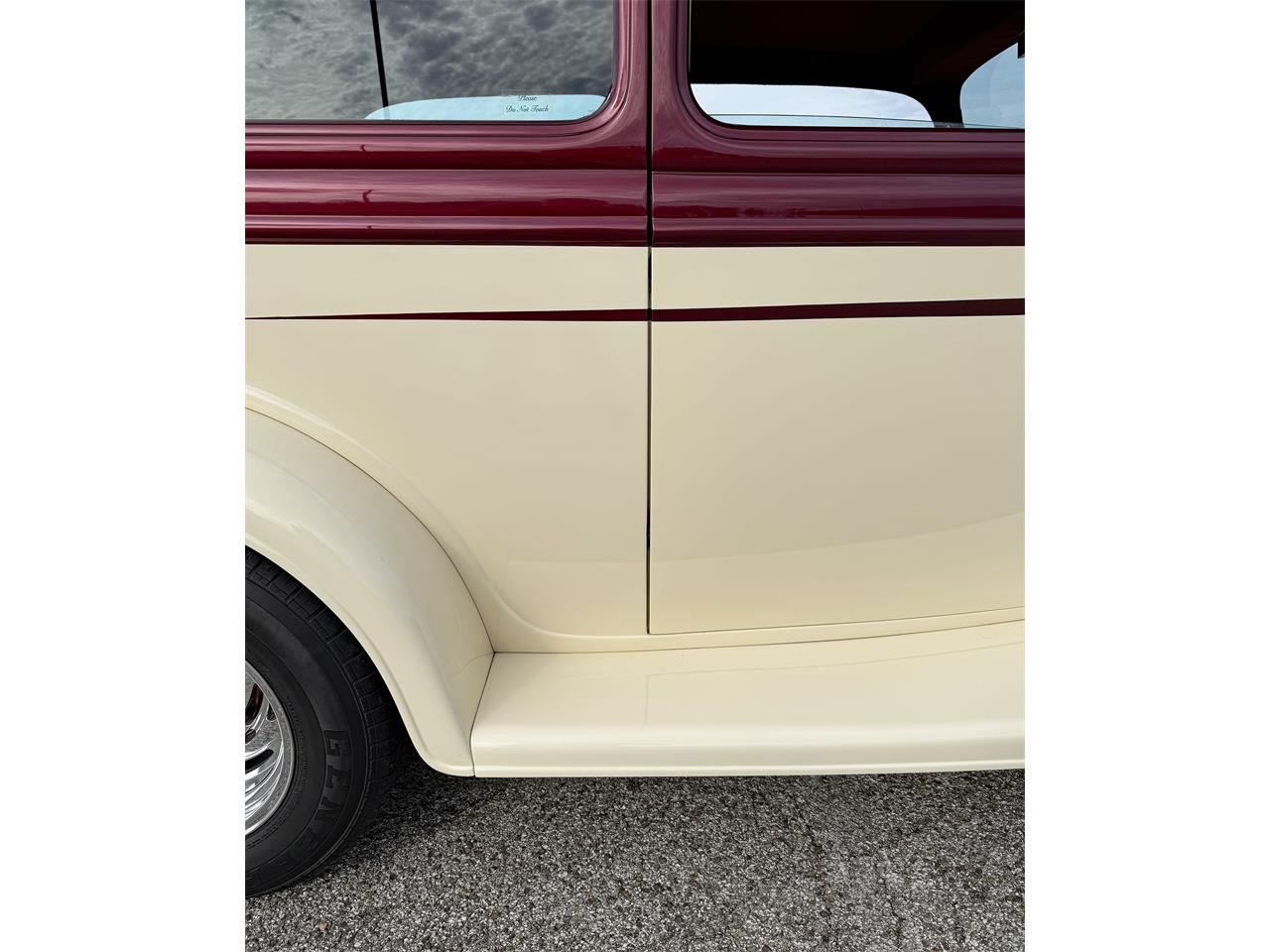 Ford-2-dr-sedan-1933-Maroon-and-cream-Maroon-and-cream-13