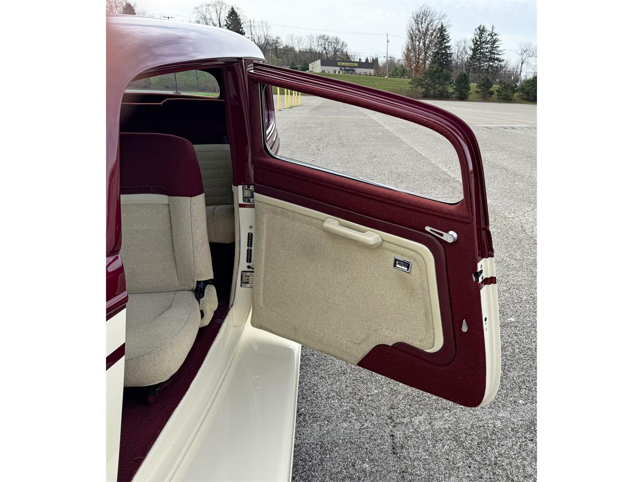 Ford-2-dr-sedan-1933-Maroon-and-cream-Maroon-and-cream-16