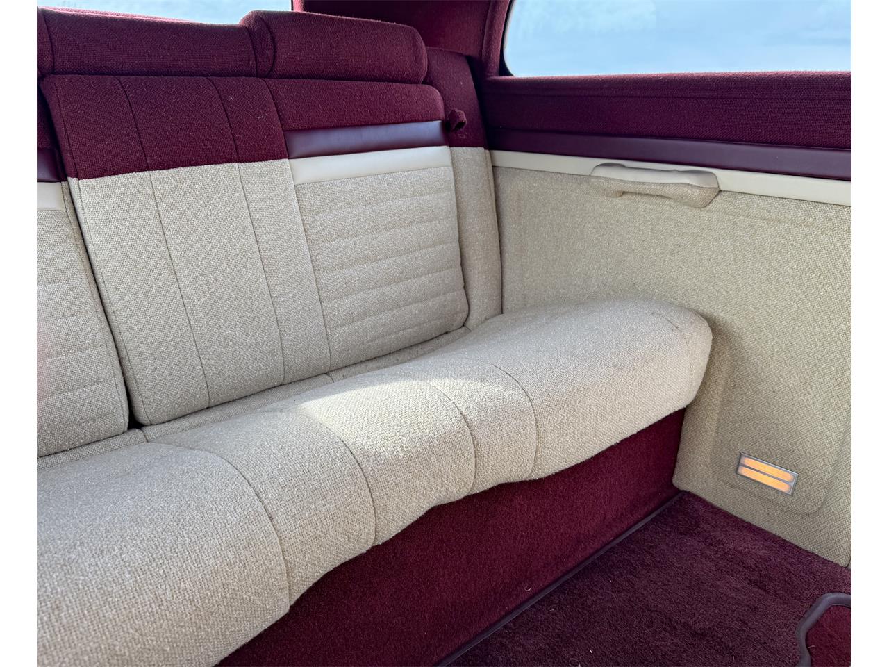 Ford-2-dr-sedan-1933-Maroon-and-cream-Maroon-and-cream-18