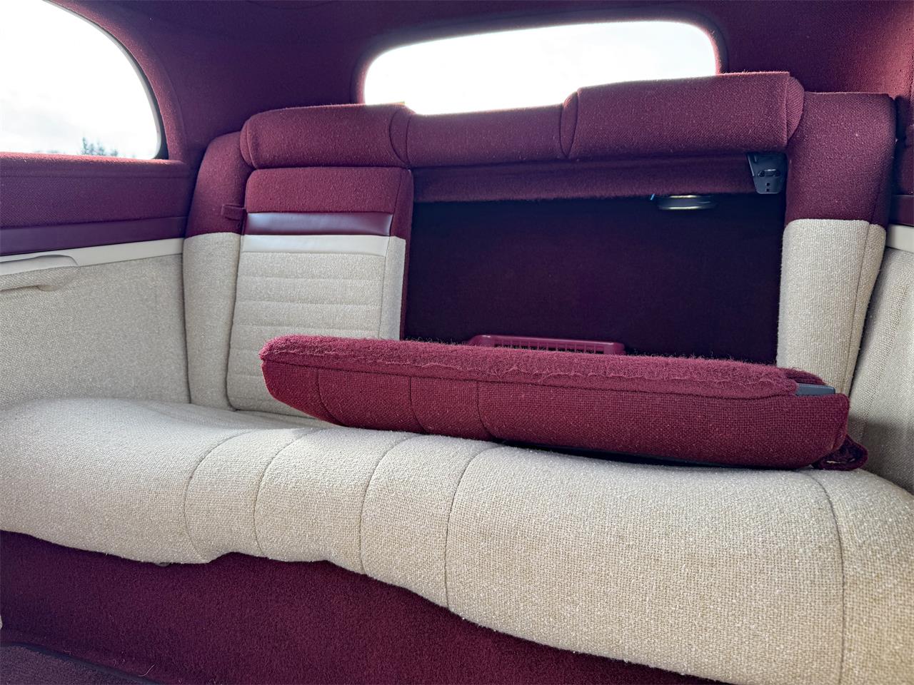 Ford-2-dr-sedan-1933-Maroon-and-cream-Maroon-and-cream-19