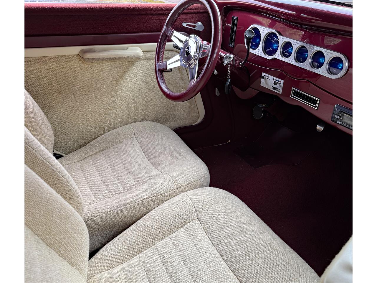 Ford-2-dr-sedan-1933-Maroon-and-cream-Maroon-and-cream-21