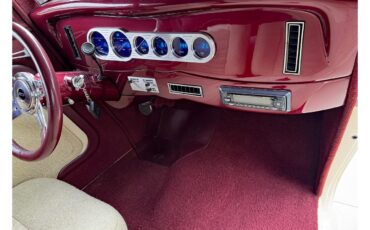 Ford-2-dr-sedan-1933-Maroon-and-cream-Maroon-and-cream-22