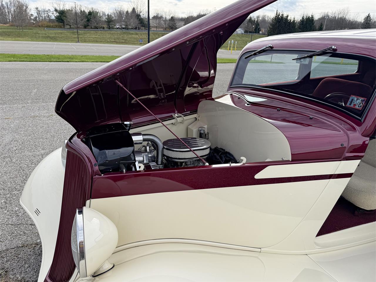 Ford-2-dr-sedan-1933-Maroon-and-cream-Maroon-and-cream-25