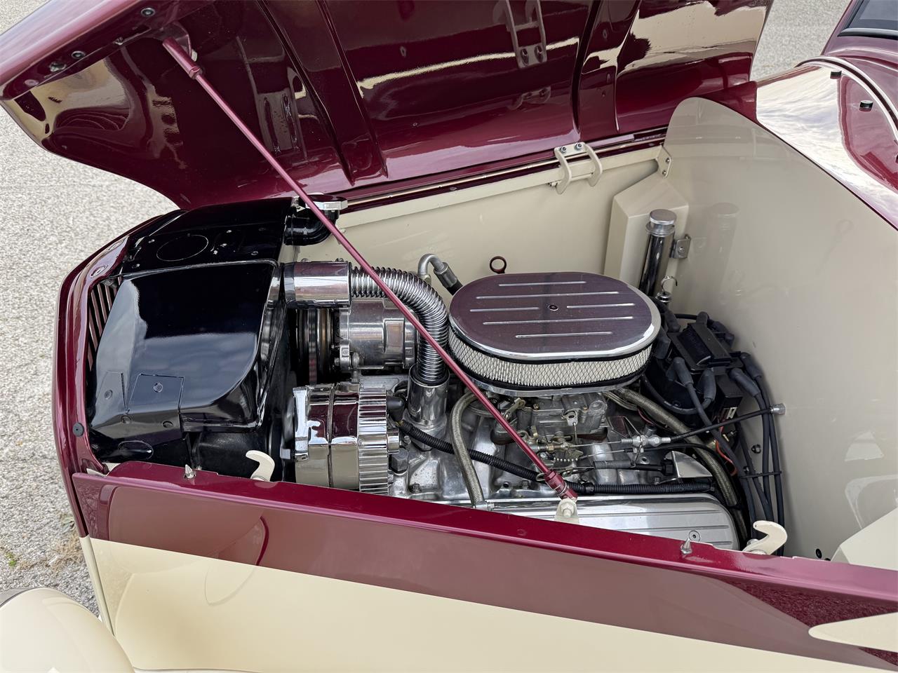 Ford-2-dr-sedan-1933-Maroon-and-cream-Maroon-and-cream-26