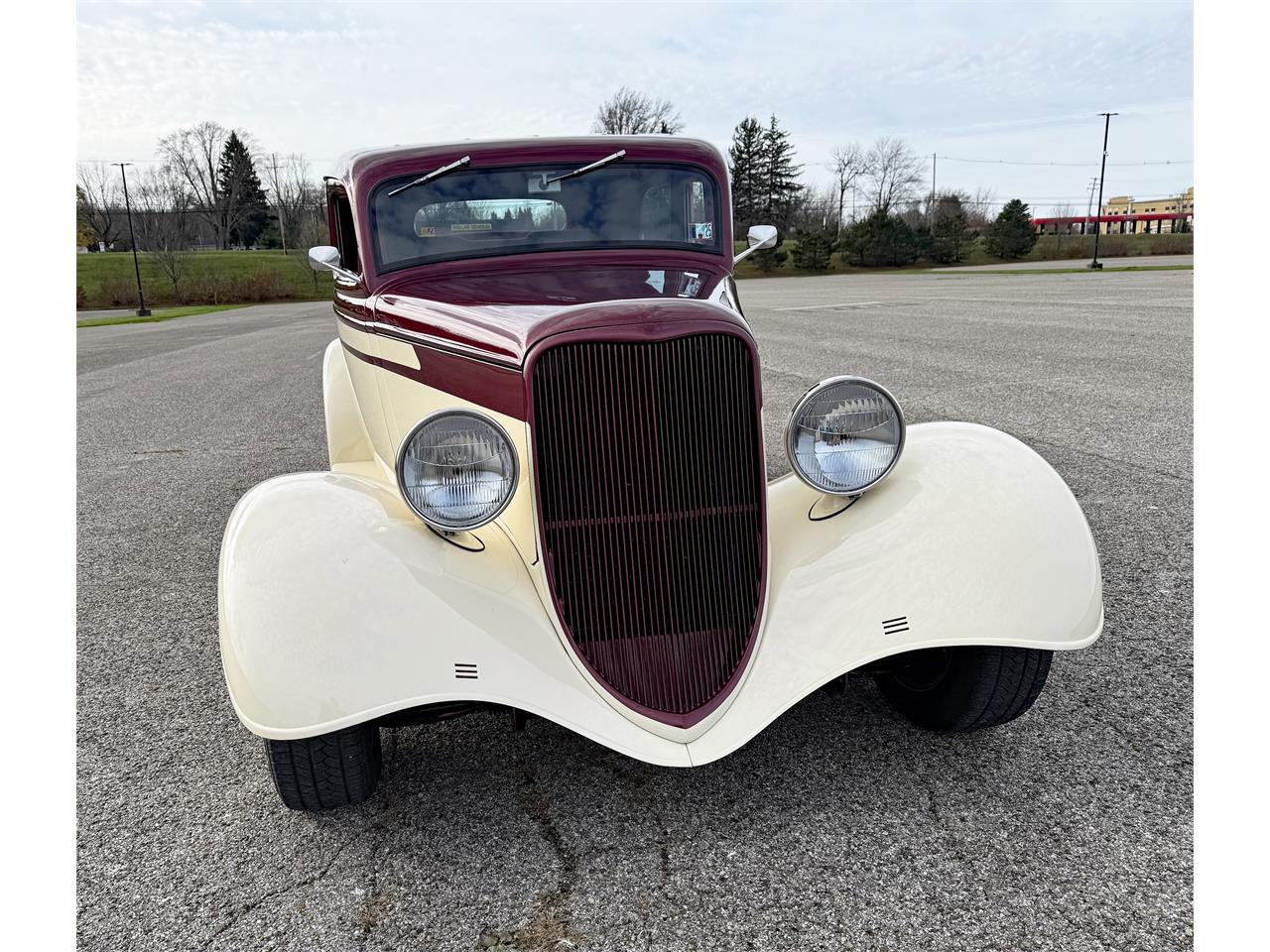 Ford-2-dr-sedan-1933-Maroon-and-cream-Maroon-and-cream-6
