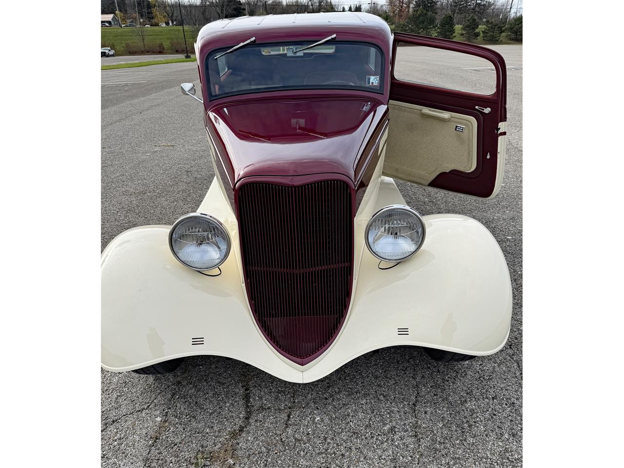 Ford-2-dr-sedan-1933-Maroon-and-cream-Maroon-and-cream-7