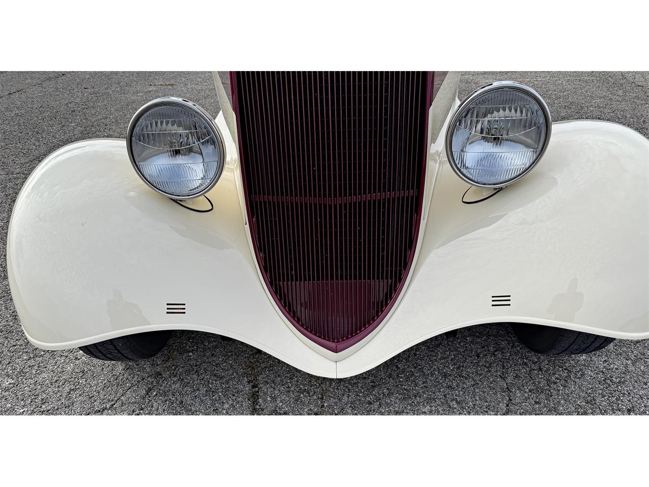 Ford-2-dr-sedan-1933-Maroon-and-cream-Maroon-and-cream-8