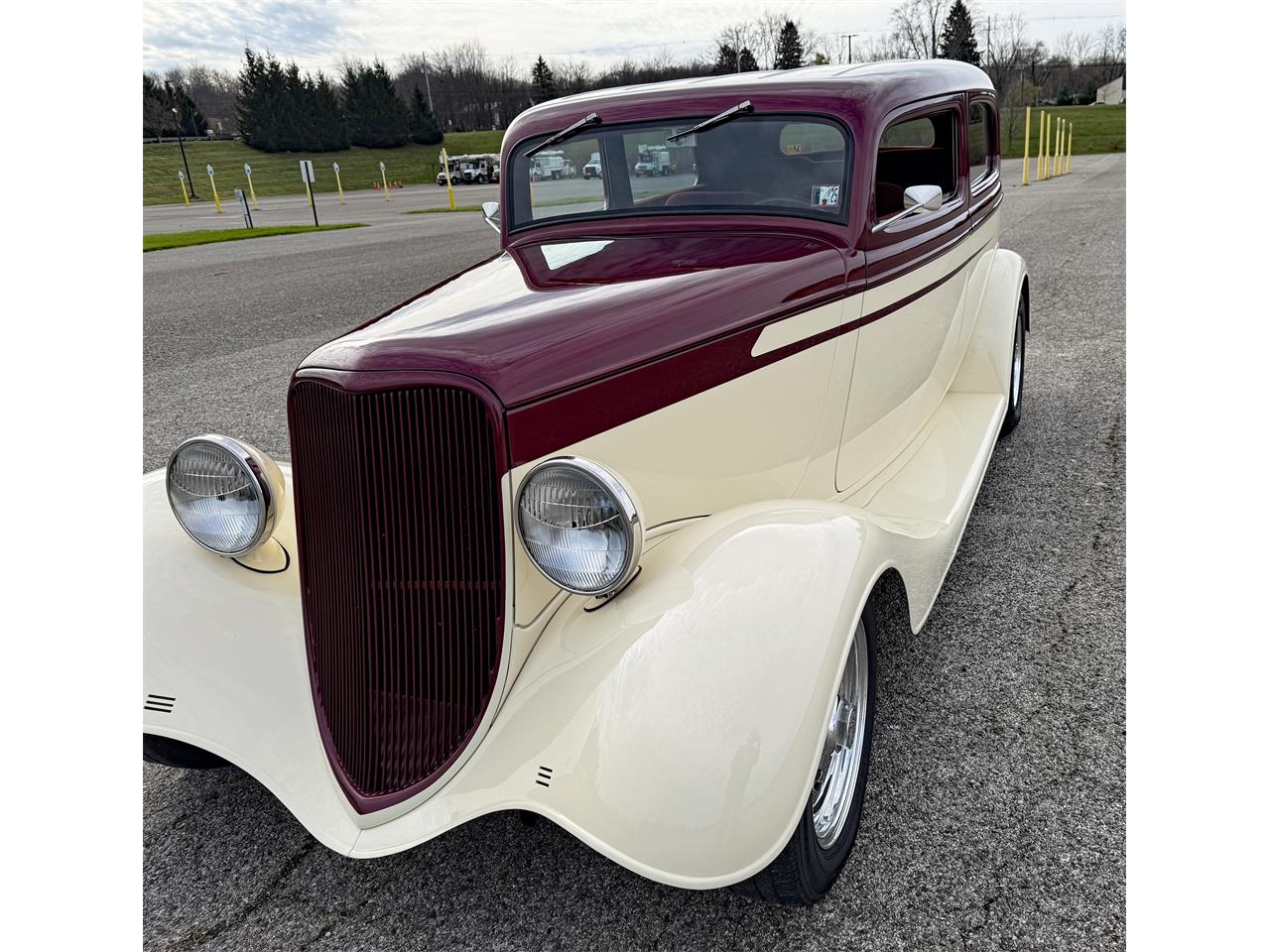 Ford-2-dr-sedan-1933-Maroon-and-cream-Maroon-and-cream-9