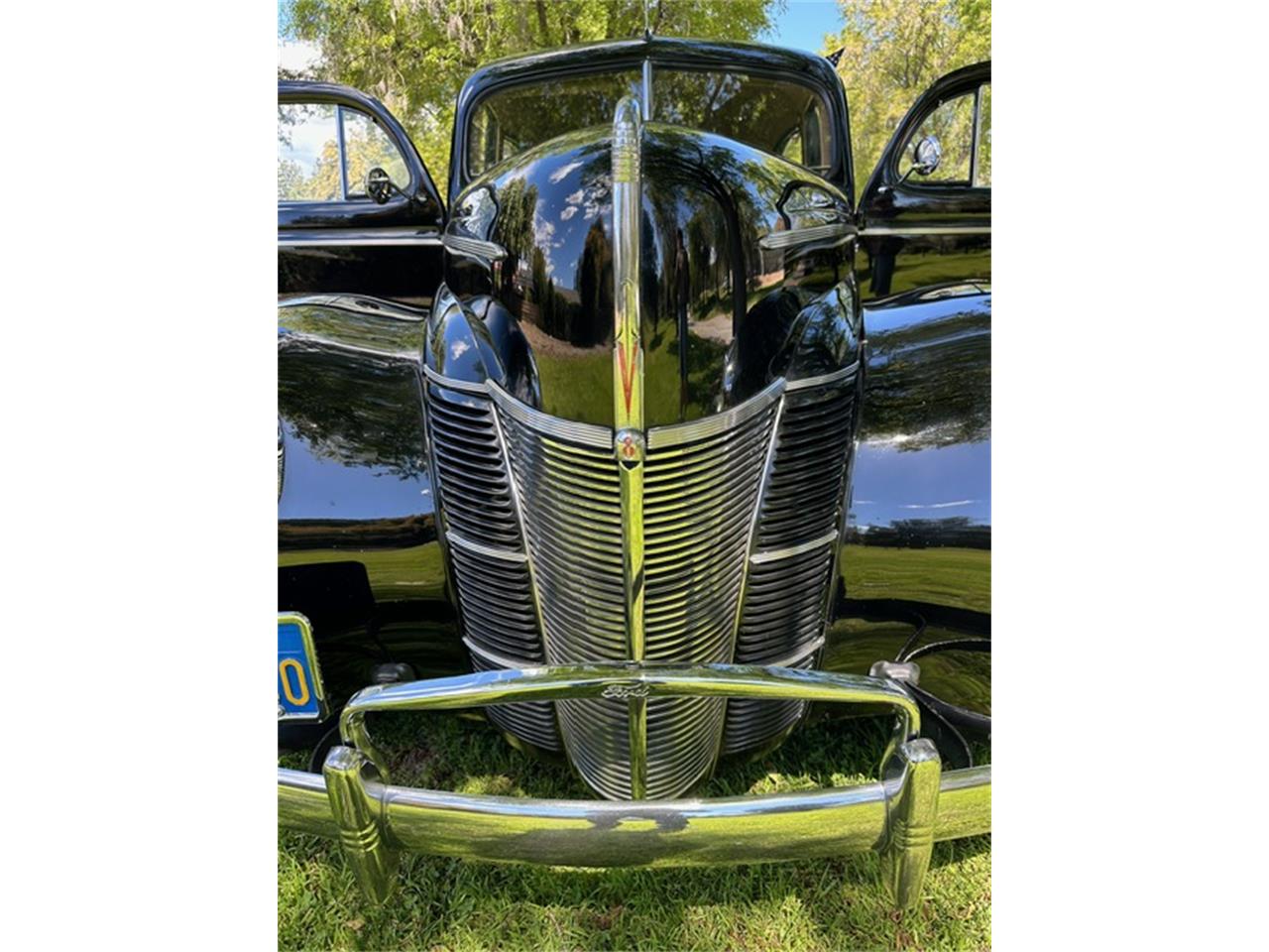 Ford-2-dr-sedan-1940-Black-Tan-17