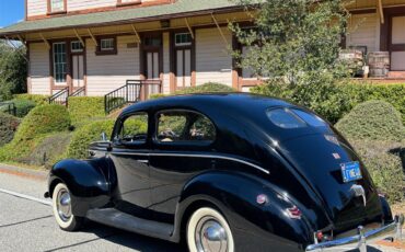 Ford-2-dr-sedan-1940-Black-Tan-5