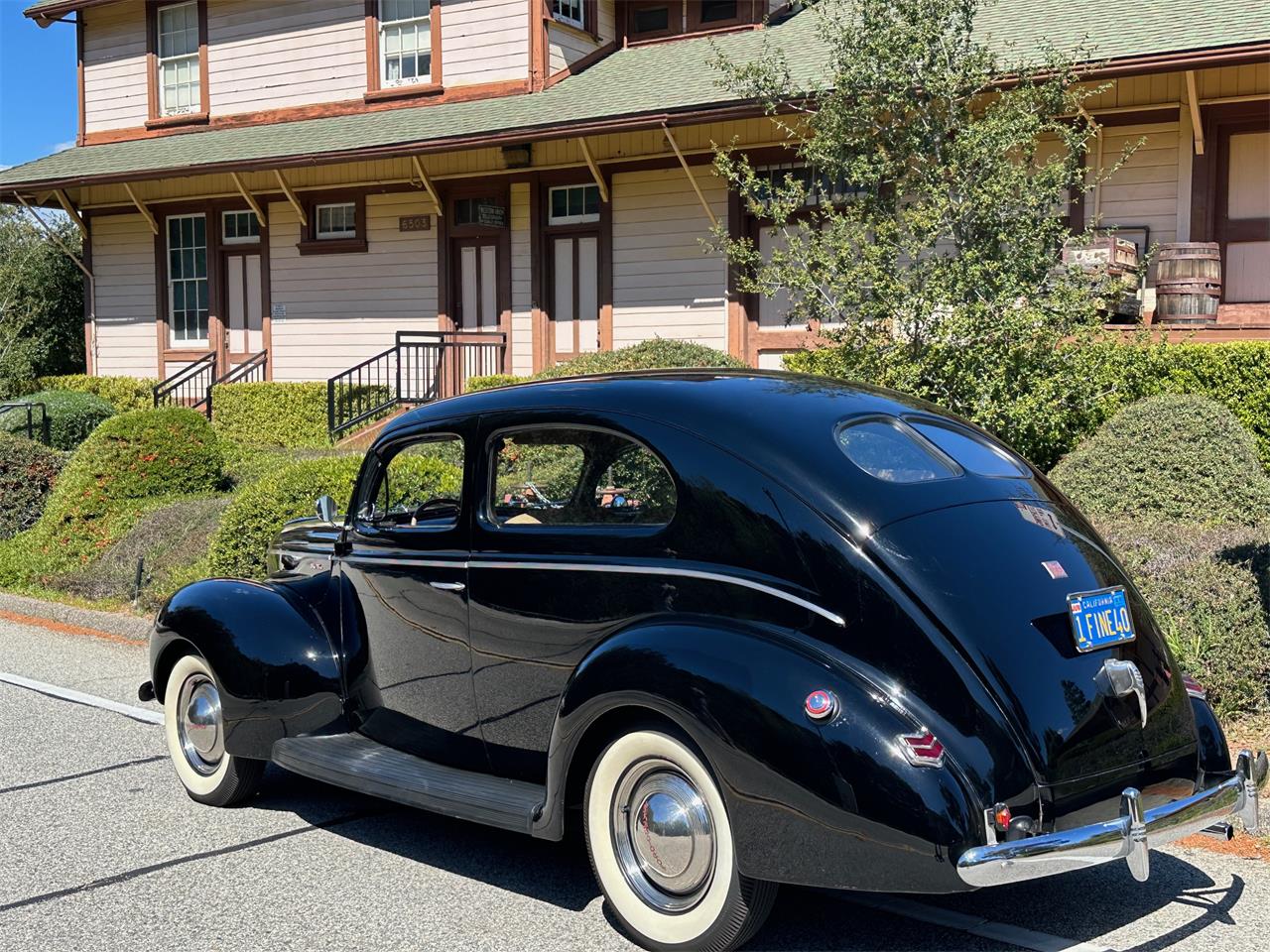 Ford-2-dr-sedan-1940-Black-Tan-5