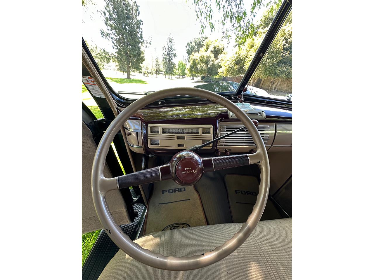 Ford-2-dr-sedan-1940-Black-Tan-9