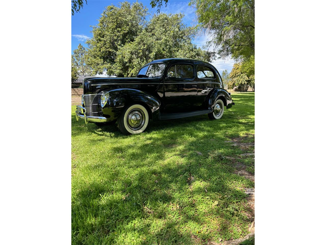 Ford-2-dr-sedan-1940-Black-Tan