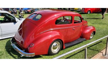 Ford-2-dr-sedan-1940-Red-Gray-2