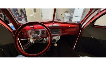 Ford-2-dr-sedan-1940-Red-Gray