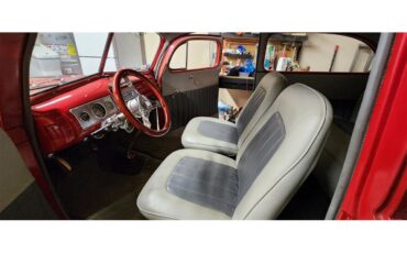 Ford-2-dr-sedan-1940-Red-Gray-4
