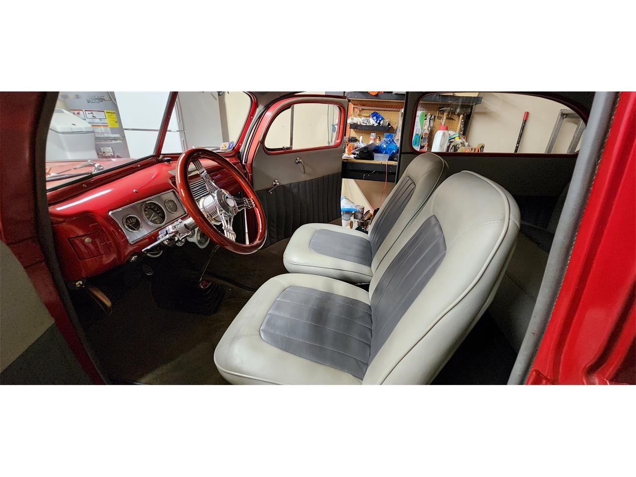Ford-2-dr-sedan-1940-Red-Gray-4